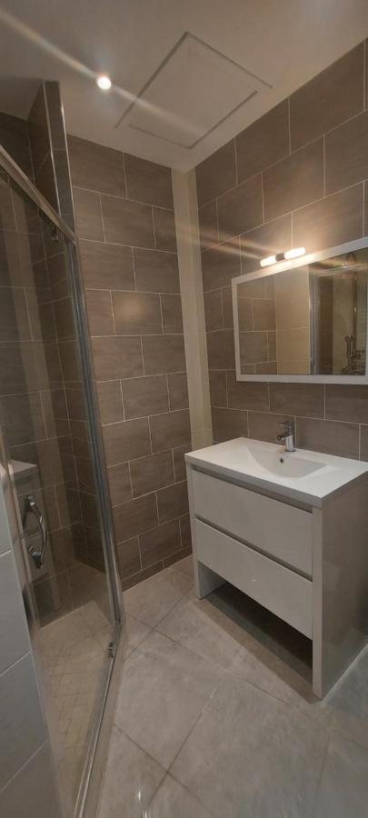 Apartment 2 *