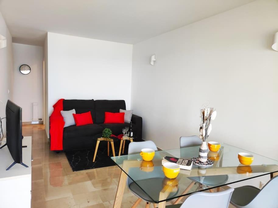 Cnossos Yourhosthelper Cannes