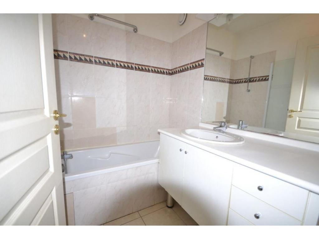 T2 Vue Degagee Colline, A Pieds, 4 Pax Apartment