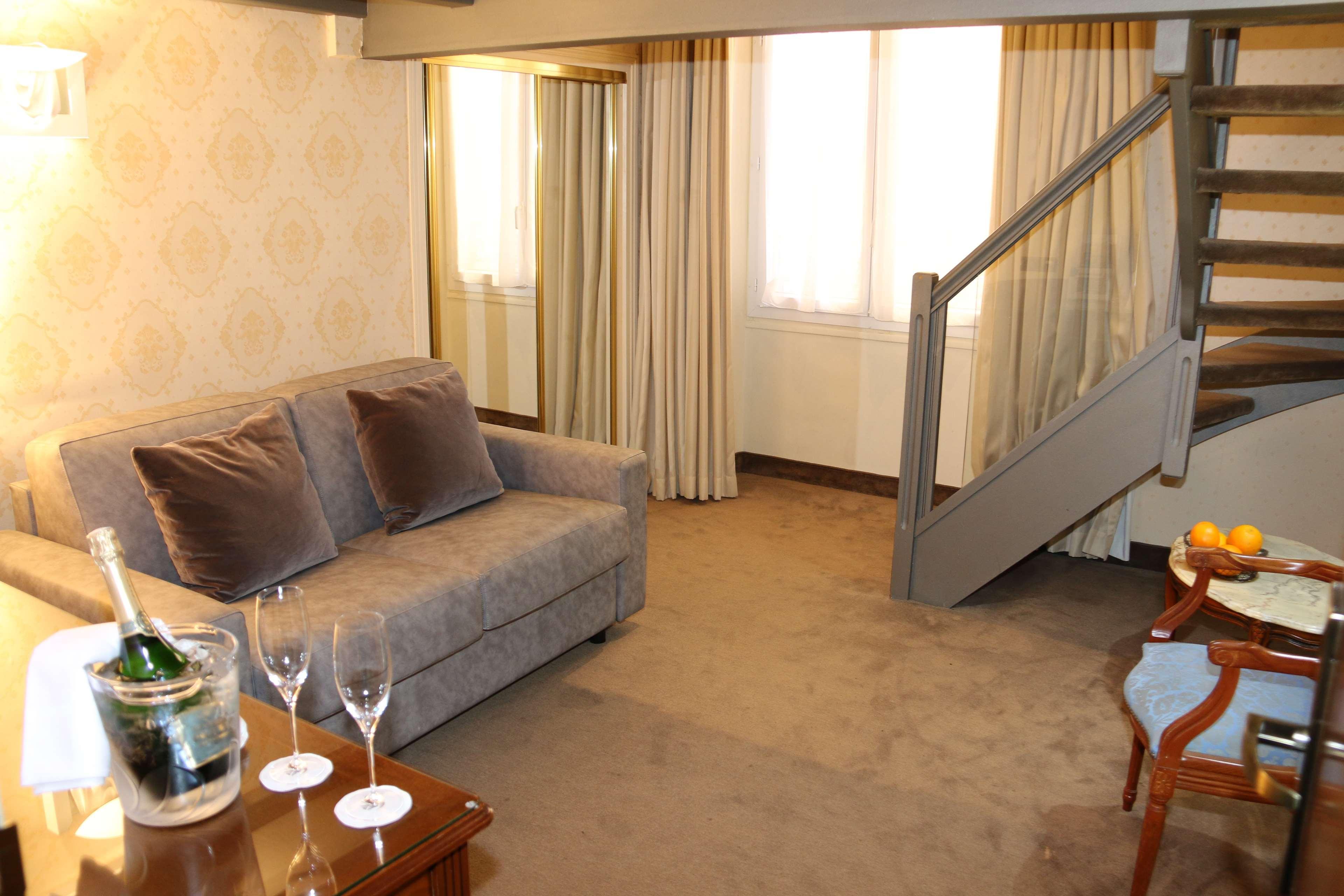 Golden Tulip De Paris