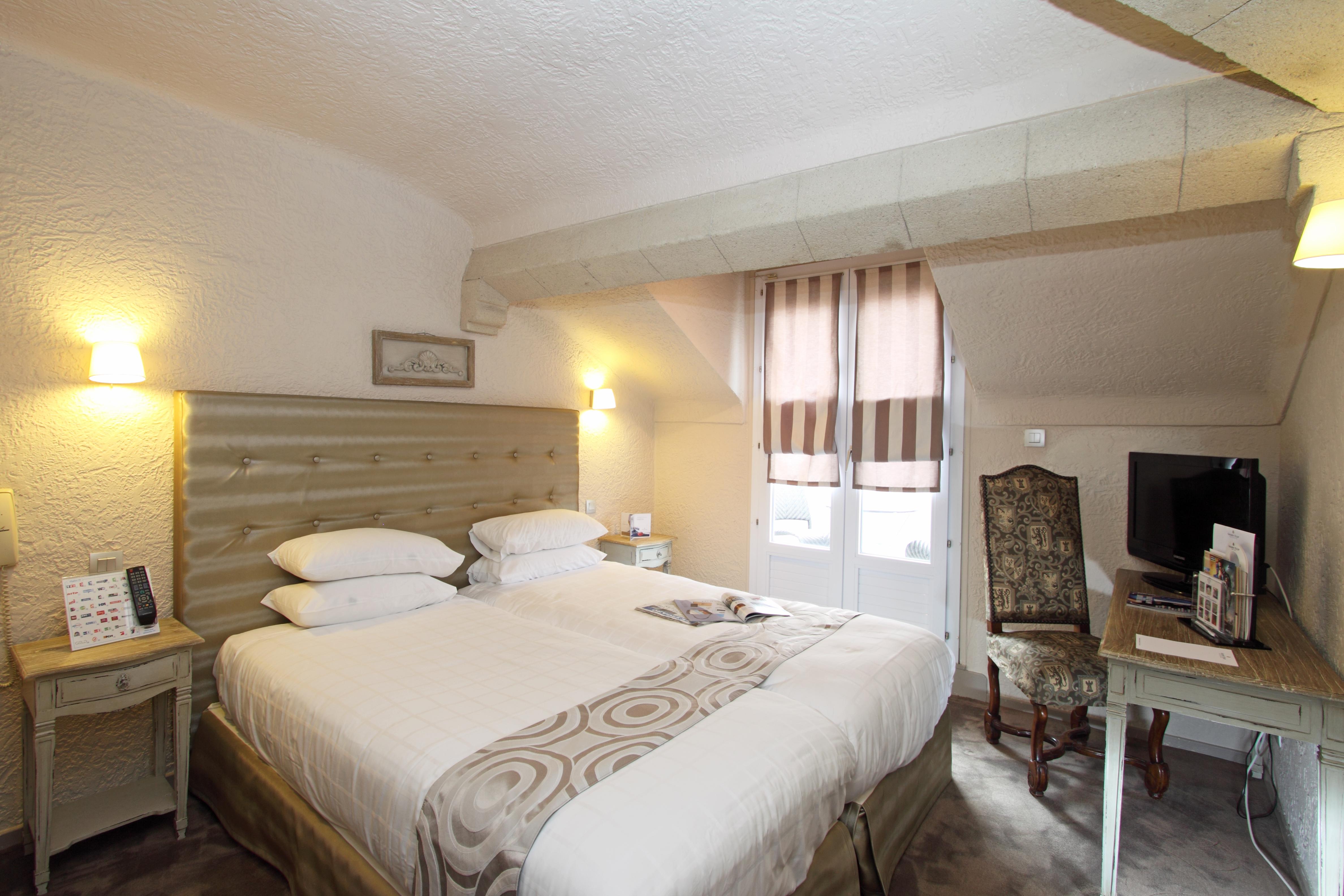 Hotel Golden Tulip De Paris 4*