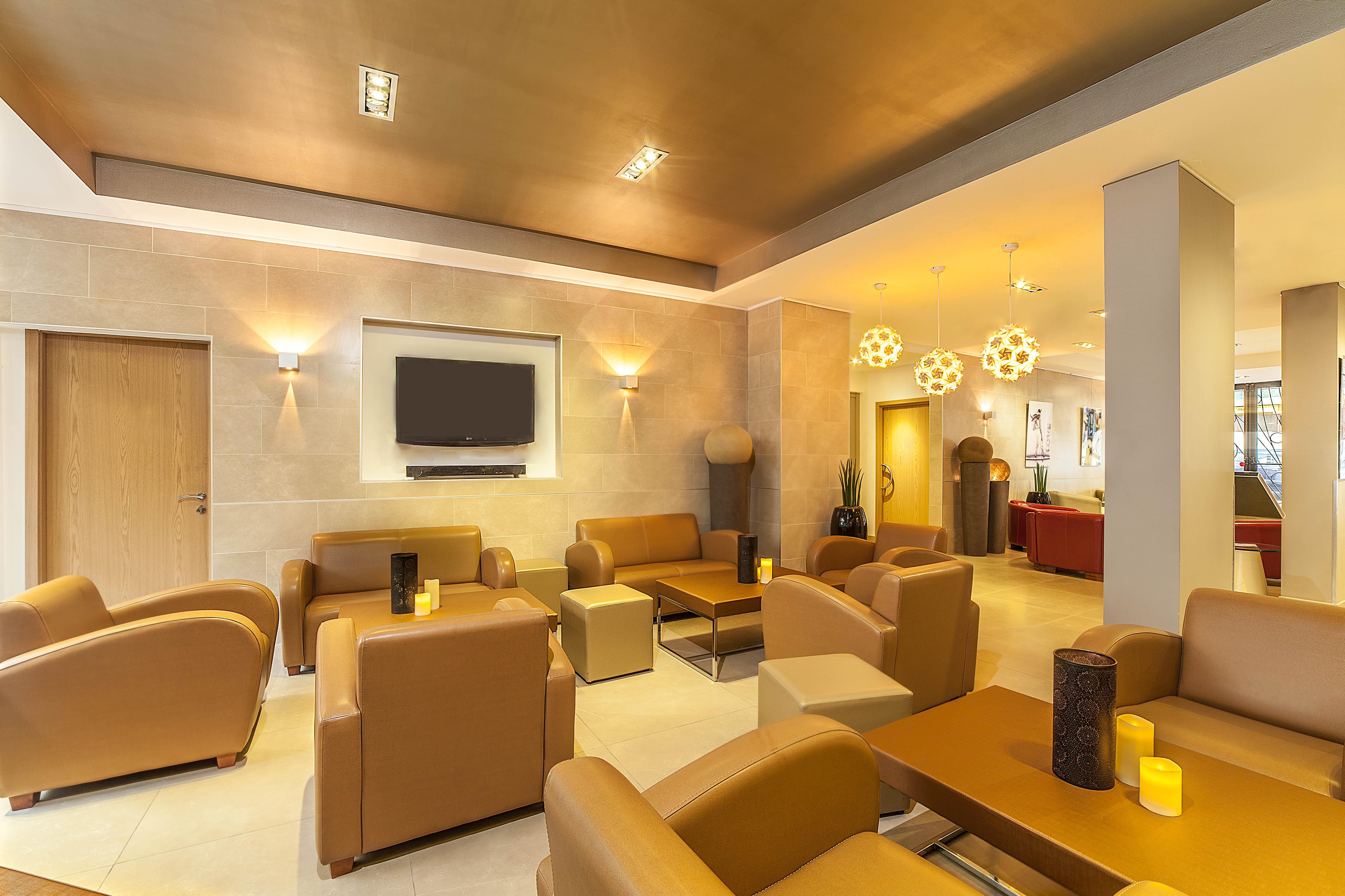 Montaigne & Hotel 4*