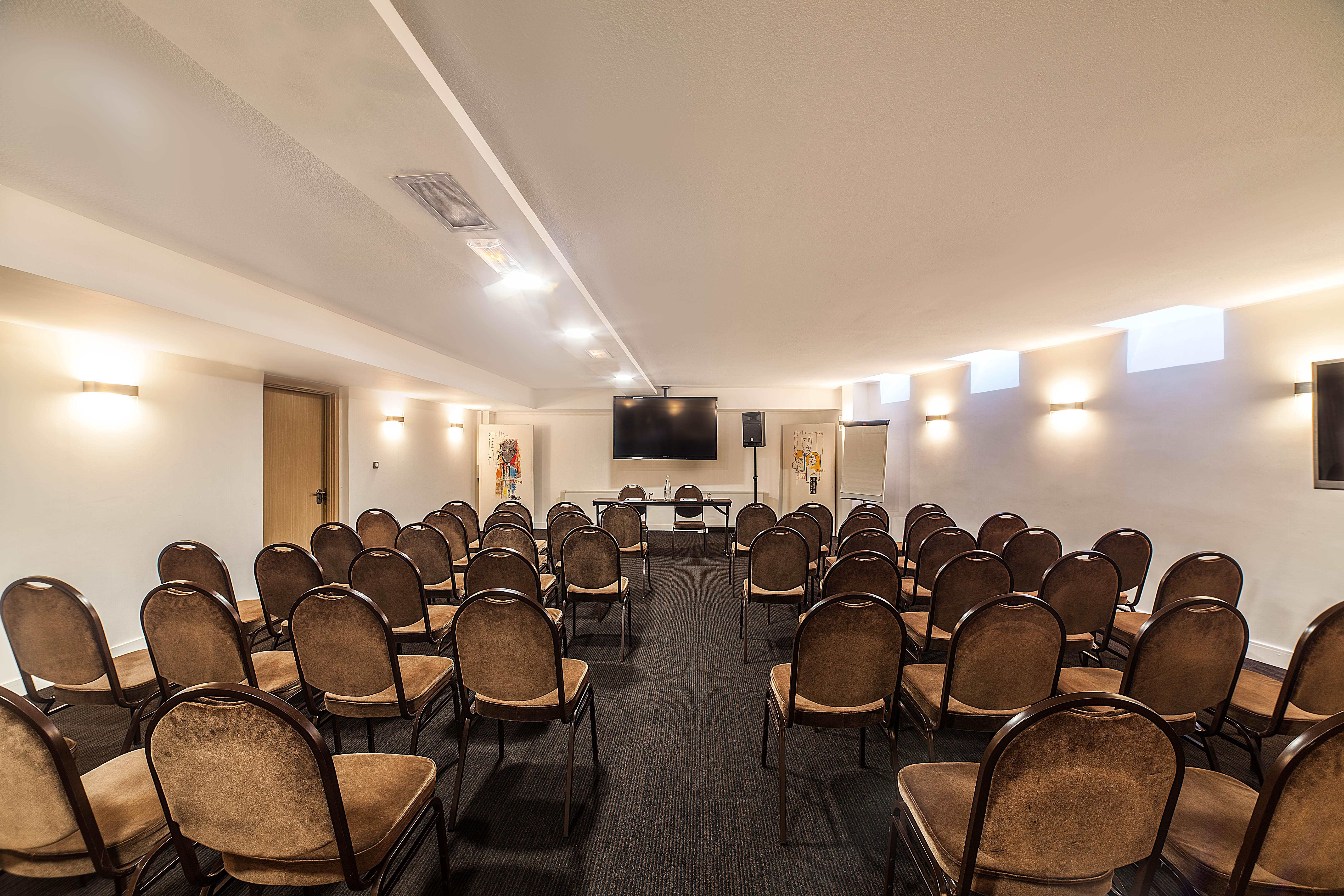 Montaigne & Hotel 4*