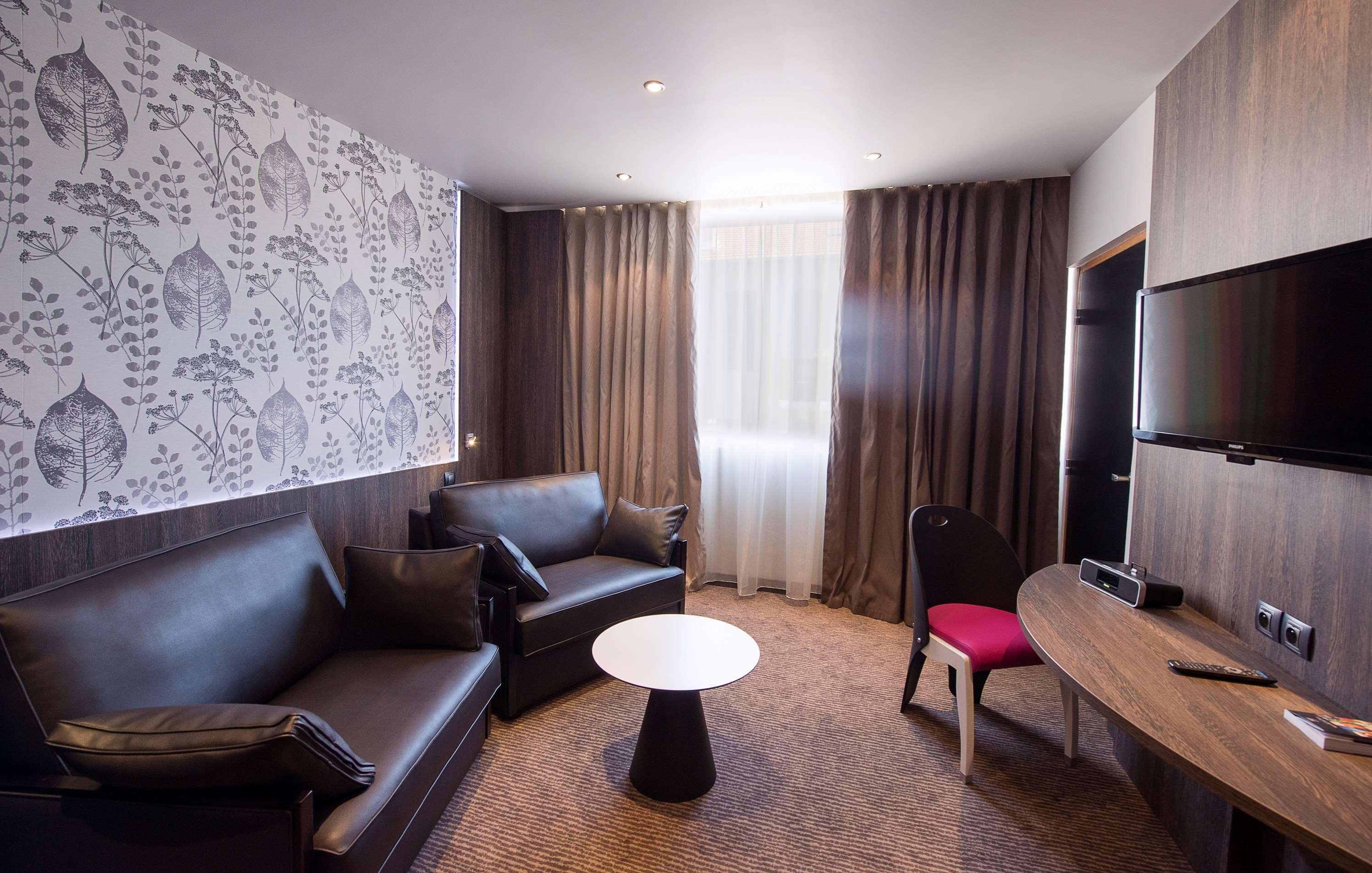 Western Premier Le Patio Des Artistes Wellness Jacuzzi 4*
