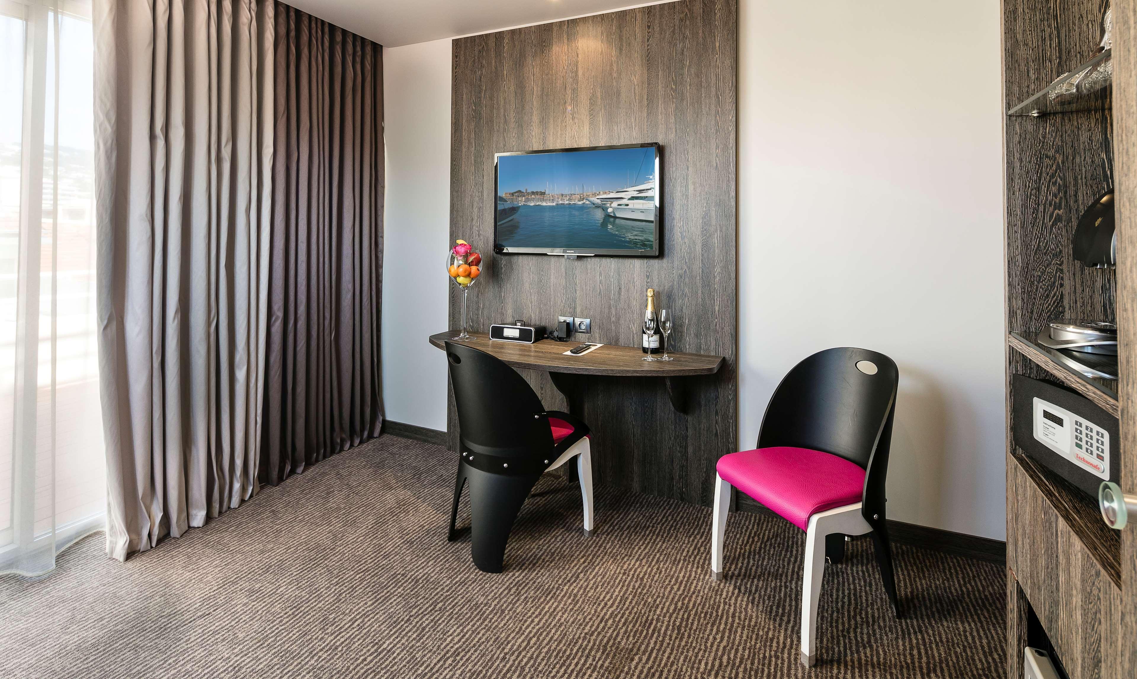Western Premier Le Patio Des Artistes Wellness Jacuzzi Hotel