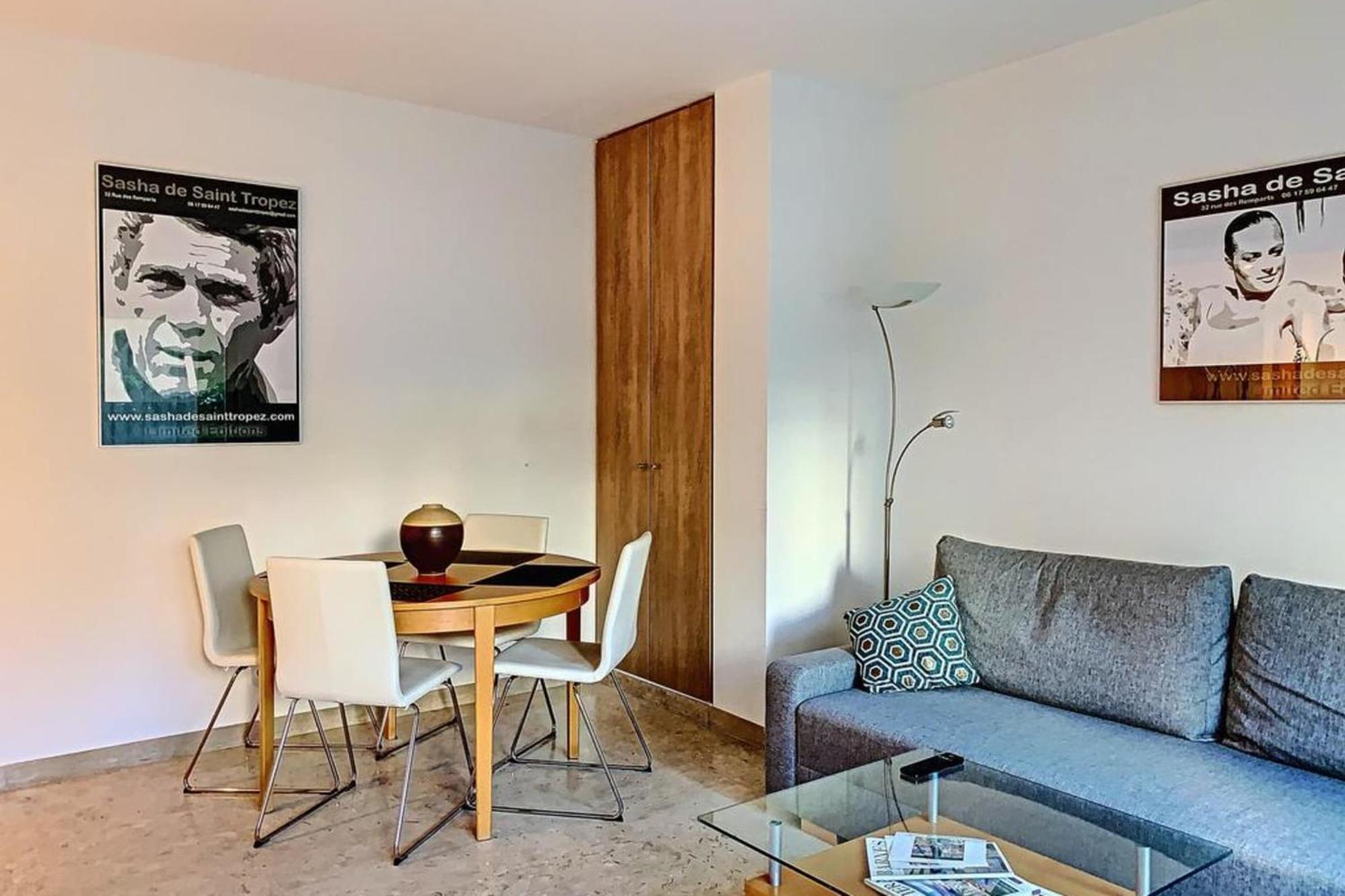 Casa de férias Henri Camille Real Estate - Golden - One Bedroom Apt Swimming Pool