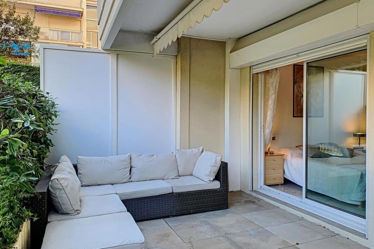 Henri Camille Real Estate - Golden - One Bedroom Apt Swimming Pool