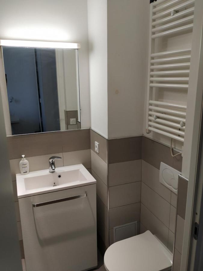 A 5 Mn A Pied De La Gare Confort Avec Balcon Apartment