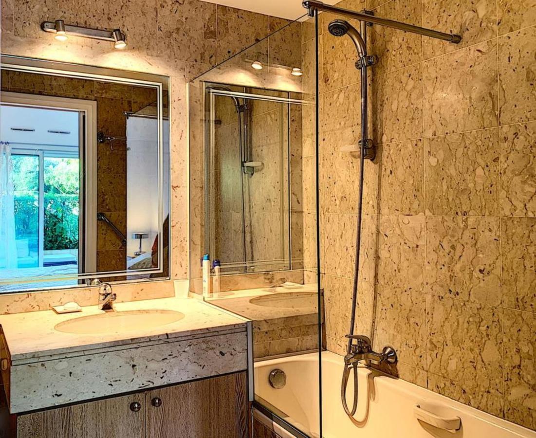 Henri Camille Real Estate - Golden - One Bedroom Apt Swimming Pool *