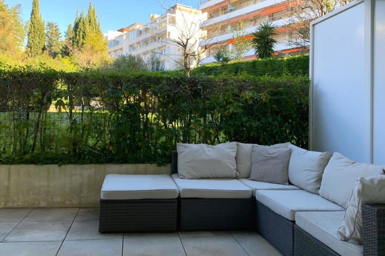 Henri Camille Real Estate - Golden - One Bedroom Apt Swimming Pool Casa de férias