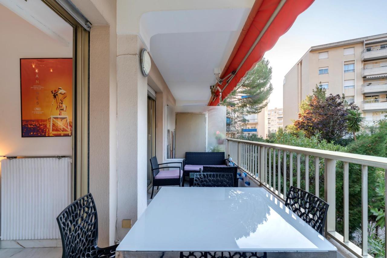 2 Pieces Au Calme Proche Martinez Avec Parking Prive *