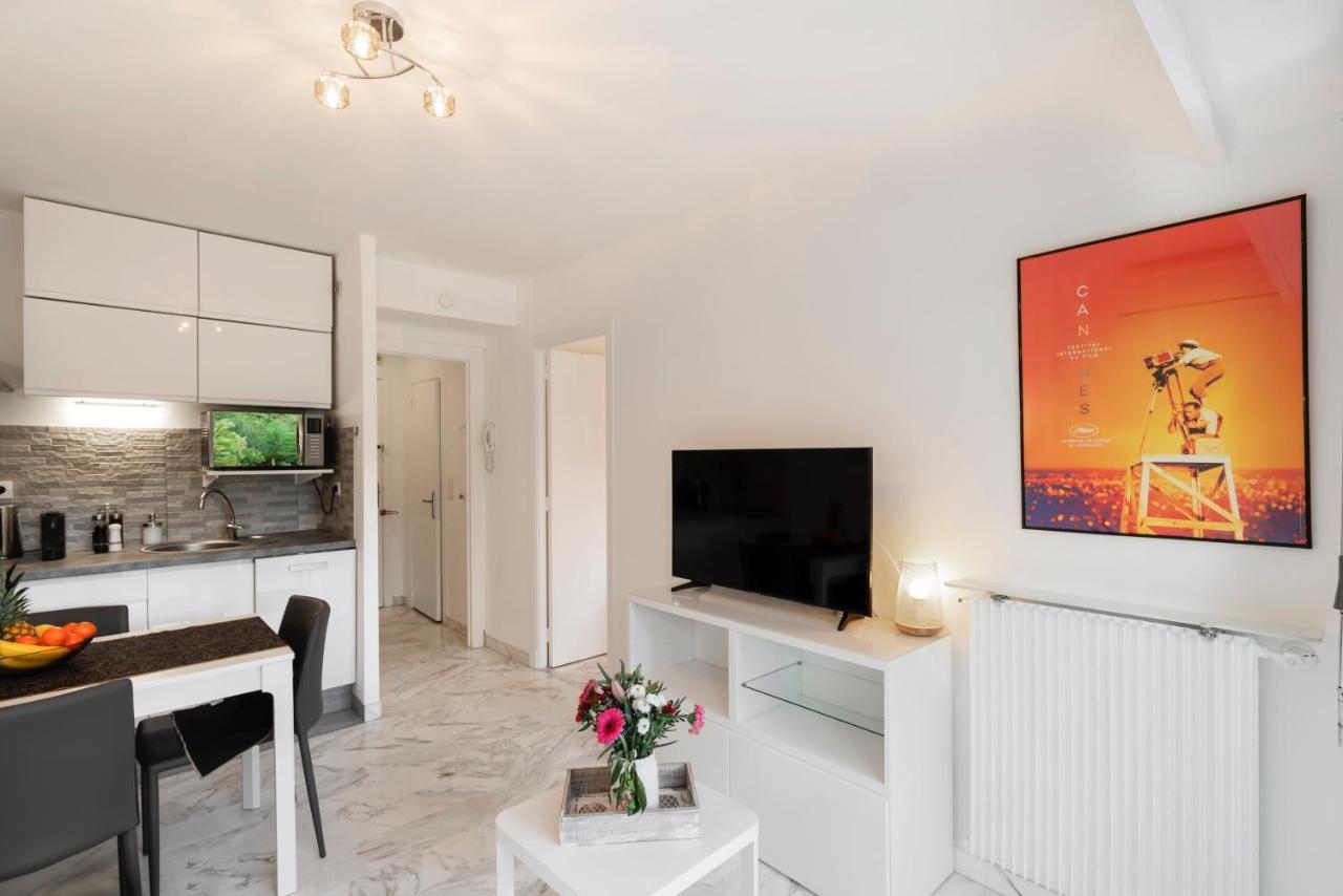 2 Pieces Au Calme Proche Martinez Avec Parking Prive Appartement Cannes