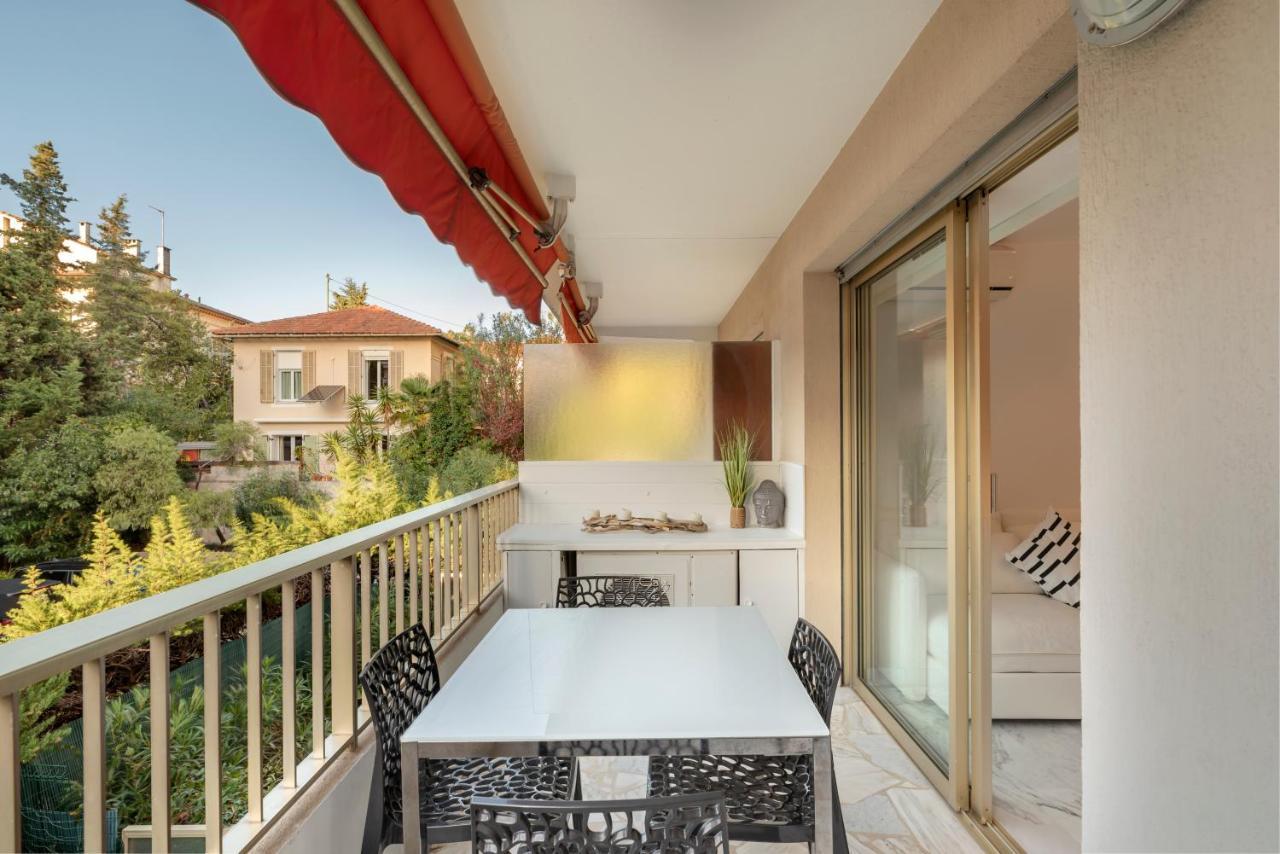 2 Pieces Au Calme Proche Martinez Avec Parking Prive *