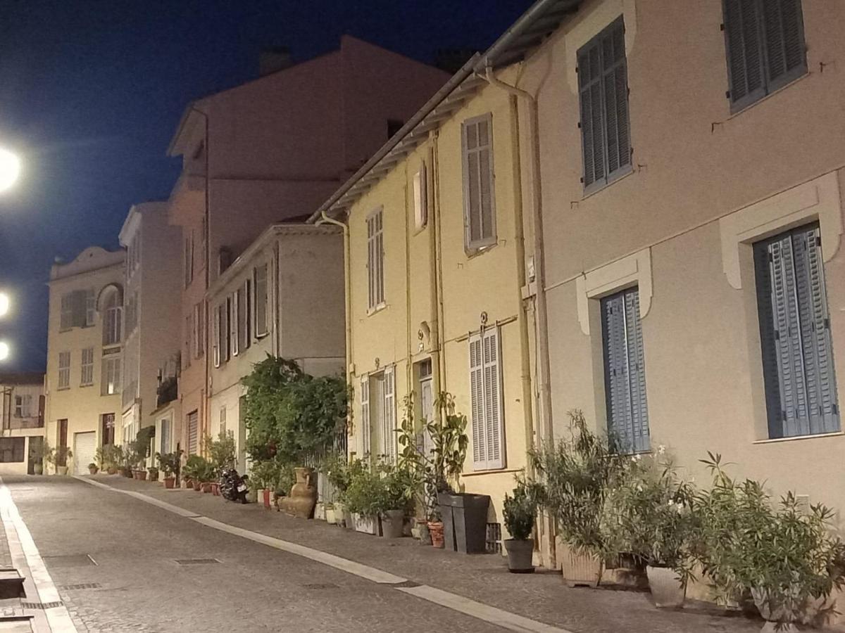 Suquet 22 – 2 Pièces, Cœur Historique, Calme, à 300m, Parking