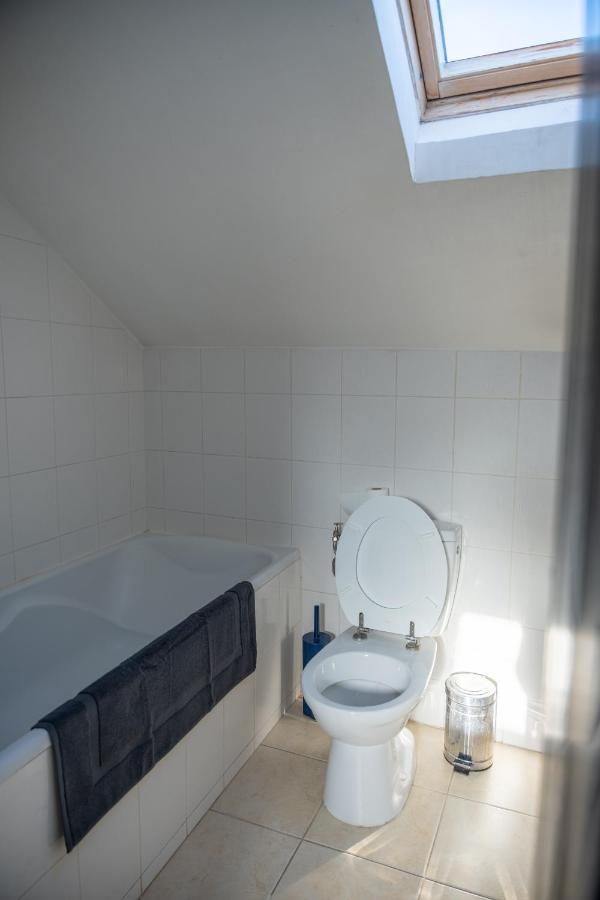 Holiday home Beautiful W/ Ac - Close To Exhibition & Beach *