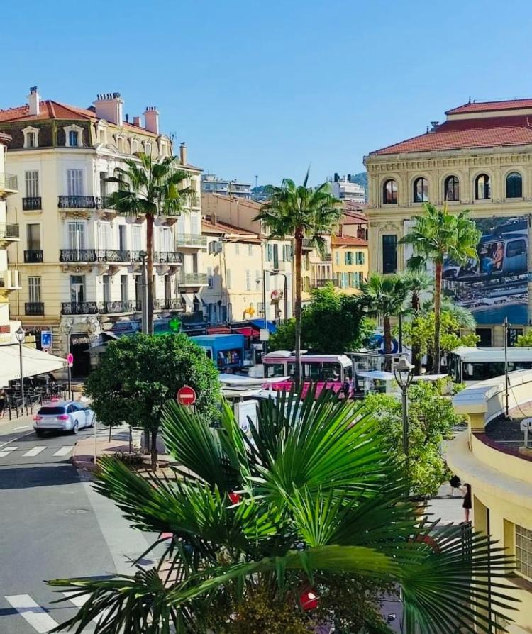 A Deux Pas Du Palais Des Festivals , Deux Pieces Dans Le Bas Du Quartier Historique Du Suquet A Apartment