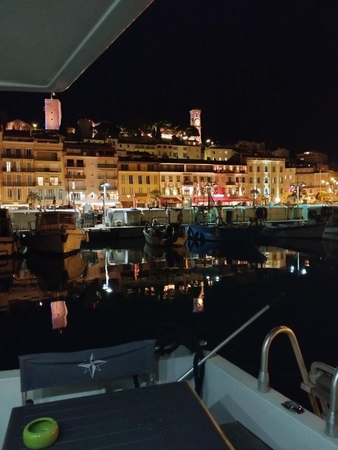 Ferretti 36 ' Bateau A Quai Vieux-port Festival La Croisette Botel