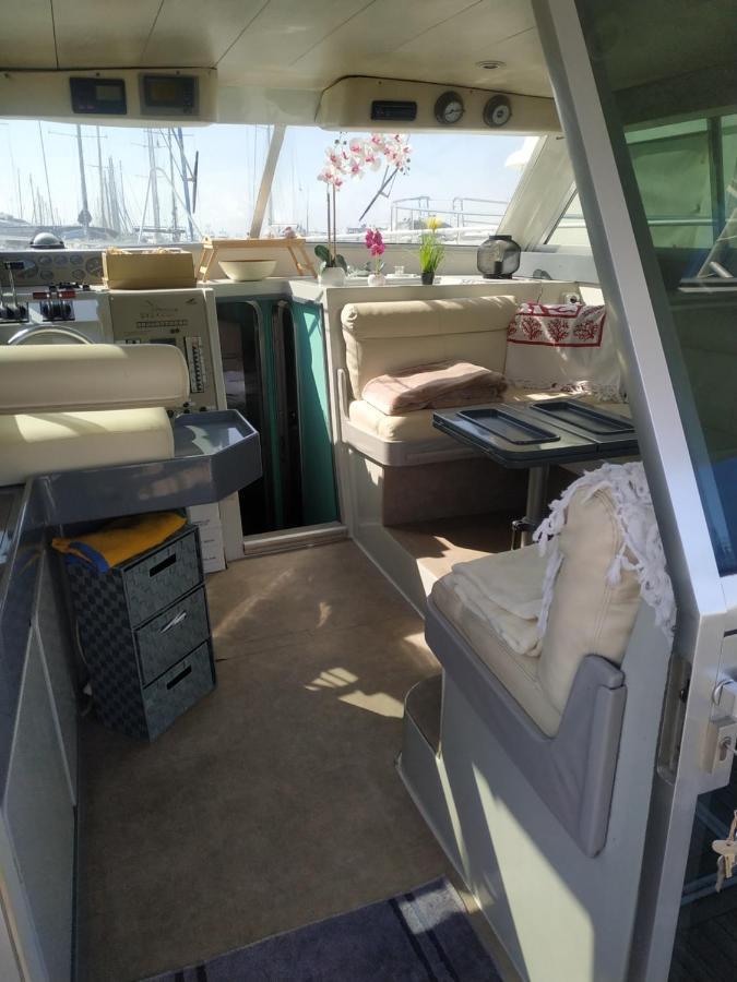 Ferretti 36 ' Bateau A Quai Vieux-port Festival La Croisette *