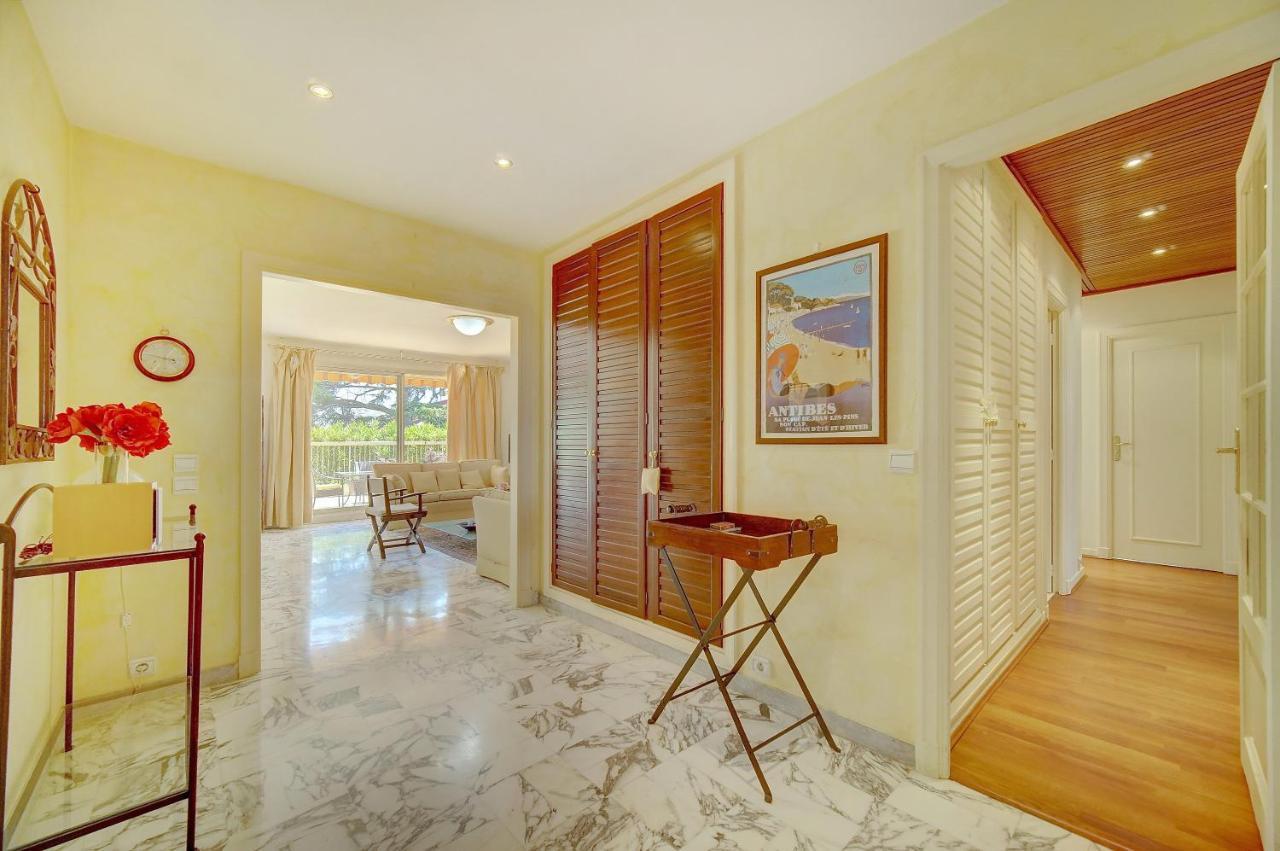 Comfortable, Superb South Terrace Apartment