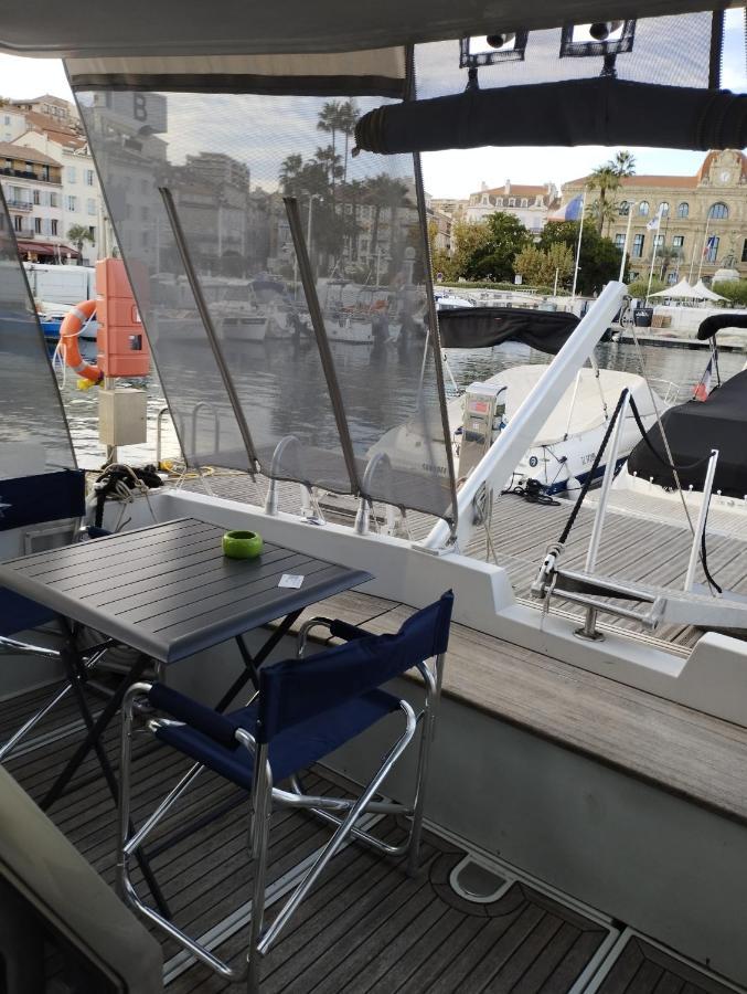 Botel Ferretti 36 ' Bateau A Quai Vieux-port Festival La Croisette *