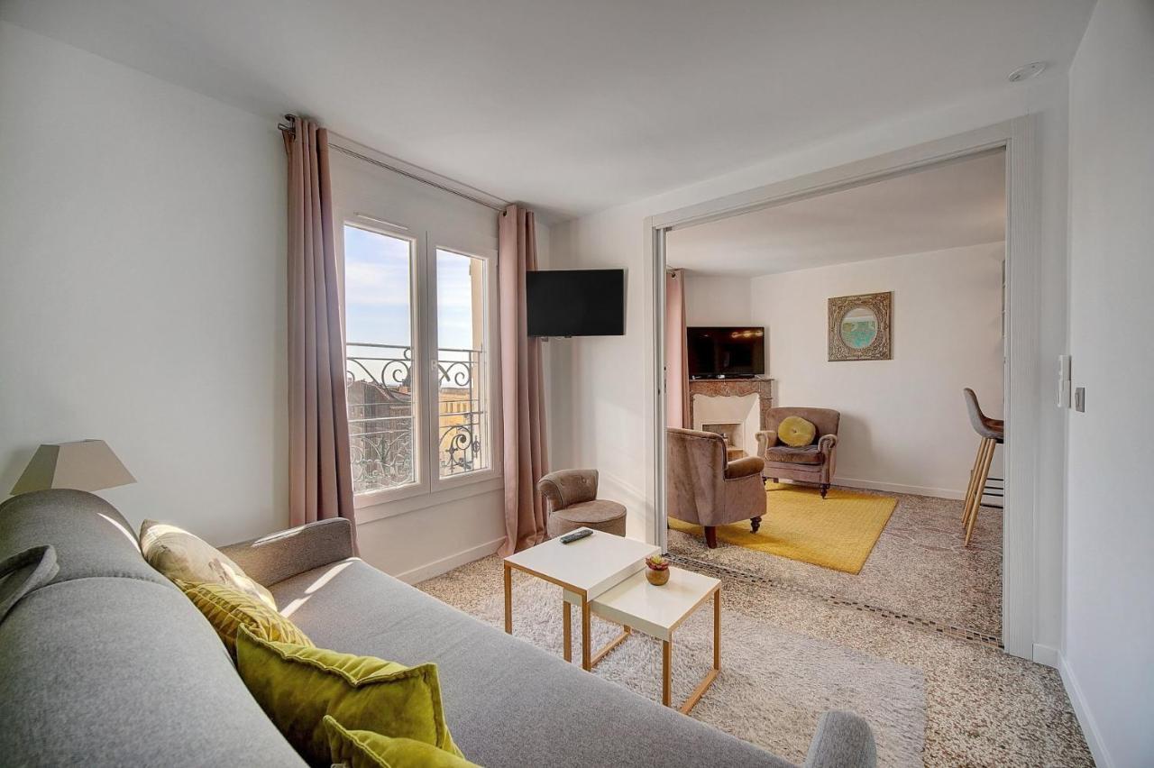 Le Louvre Floor Apartment
