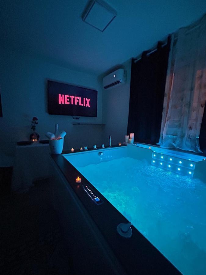 Love A - 25m2 Pour 2 Personnes Avec Un Jacuzzi Prive Apartment