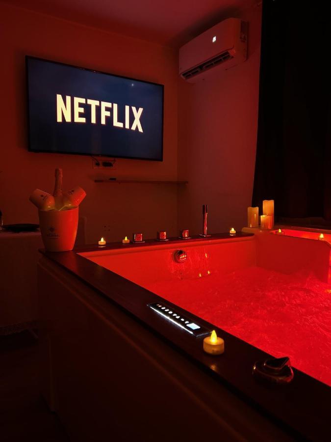 Love A - 25m2 Pour 2 Personnes Avec Un Jacuzzi Prive Apartment *