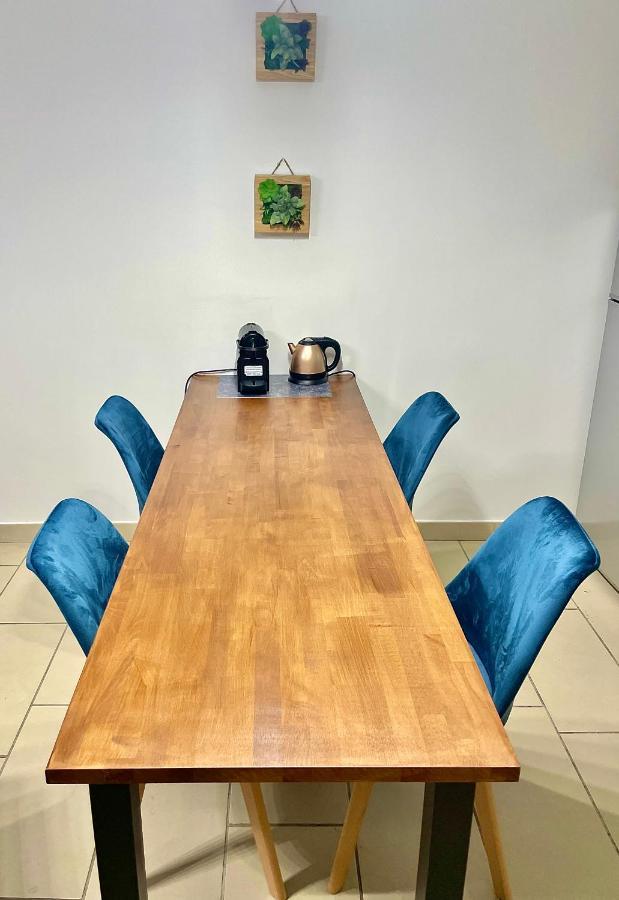 Appartement Jolie 3 Pièces Avec Terrasse Au Vieux Port, à 2 Pas Des Plages Et Du Palais.