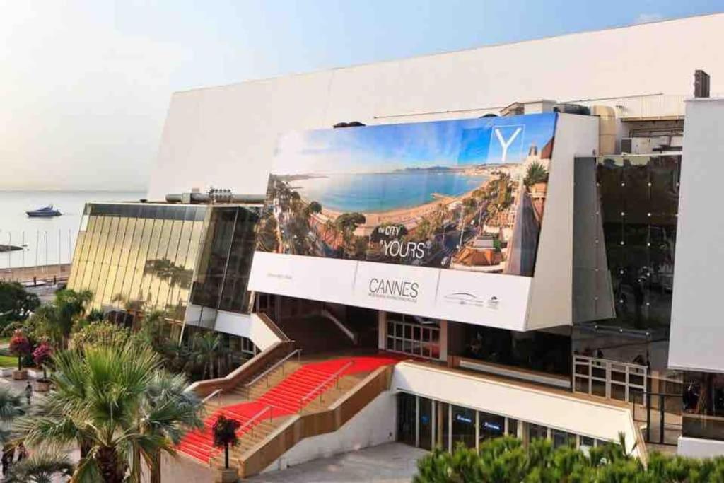 Jolie 3 Pièces Avec Terrasse Au Vieux Port, à 2 Pas Des Plages Et Du Palais. Appartement Cannes