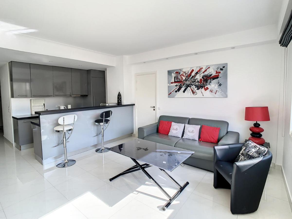 Luxueux Idealement Situes En Plein Centre Ville De *