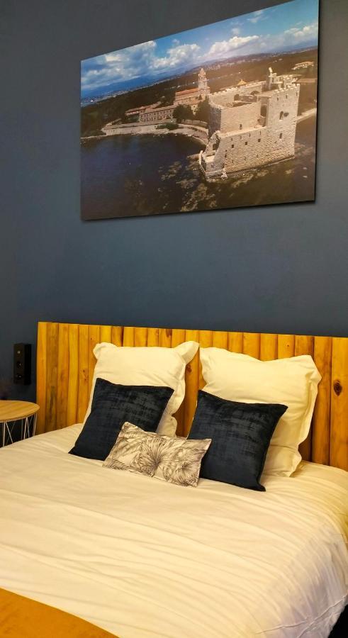 Hotel Charlie's 3*