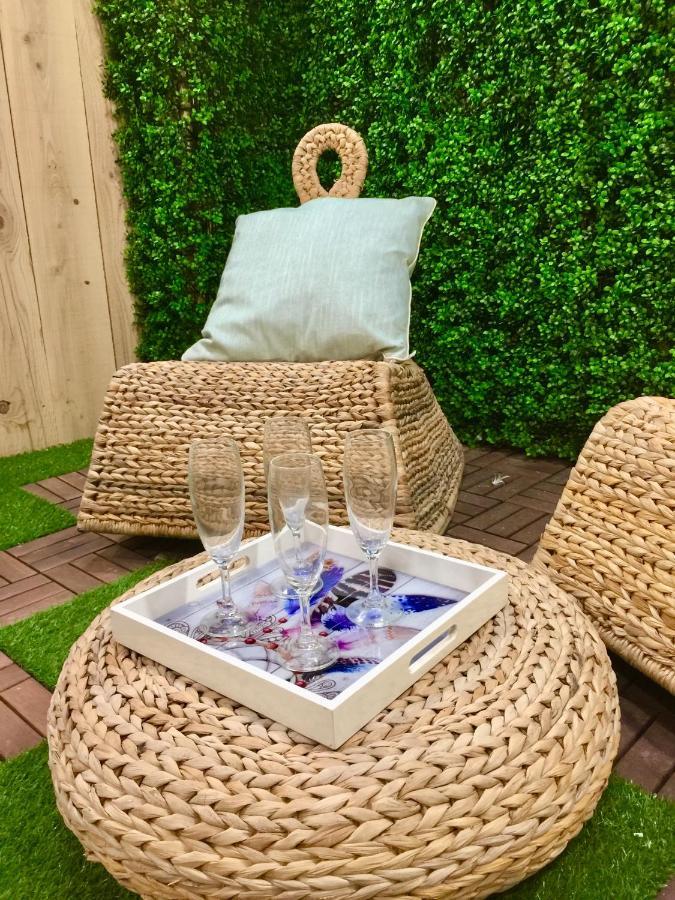 Apartment Hut * Oasis With Private Patio 10 Min To Palais & Beaches * Pet Friendly