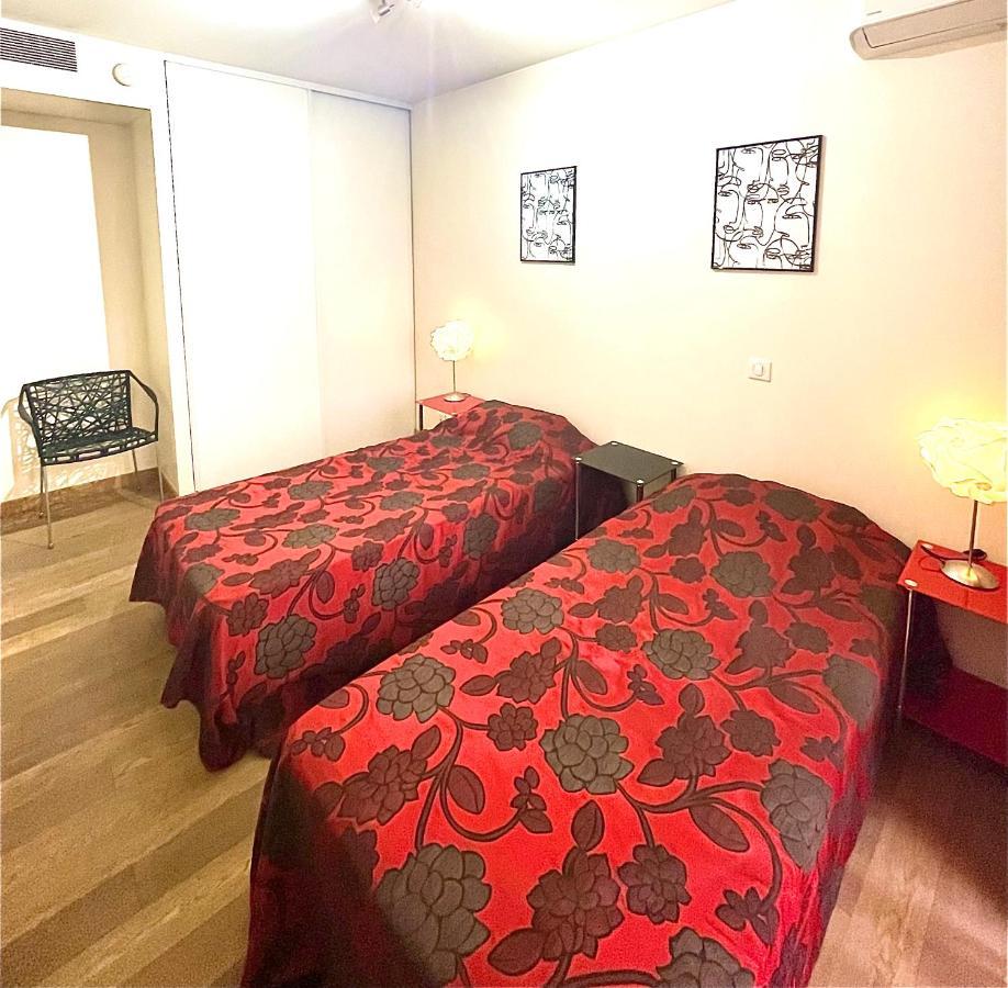 Appartement Jolie 3 Pièces Avec Terrasse Au Vieux Port, à 2 Pas Des Plages Et Du Palais. Cannes