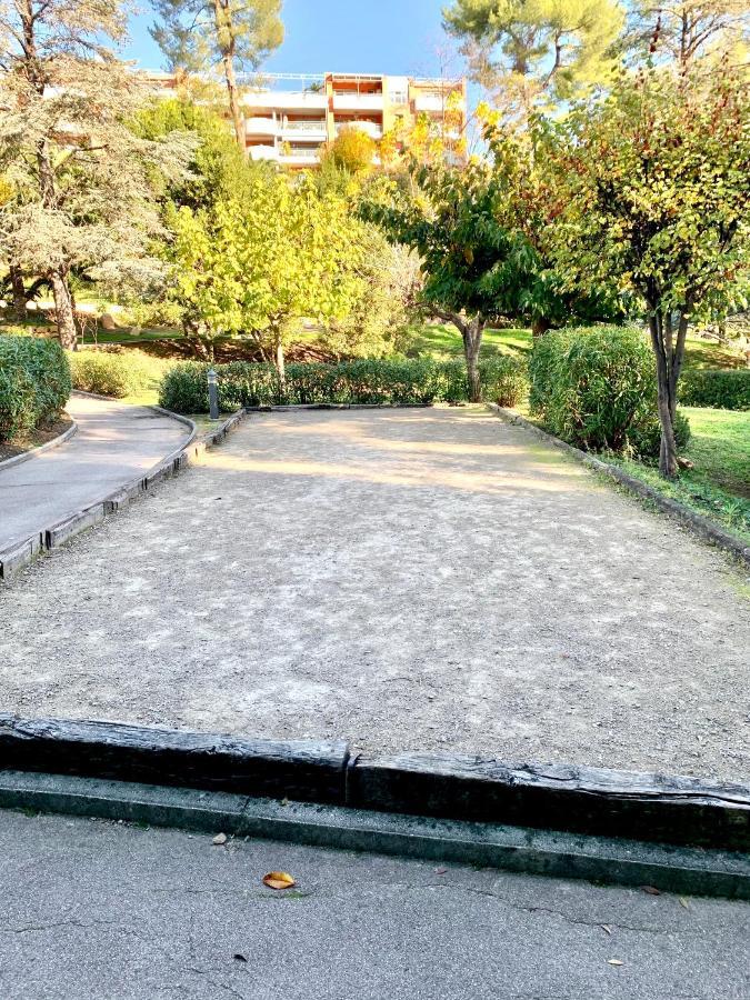 2p Garage Piscine Tennis Apartment *