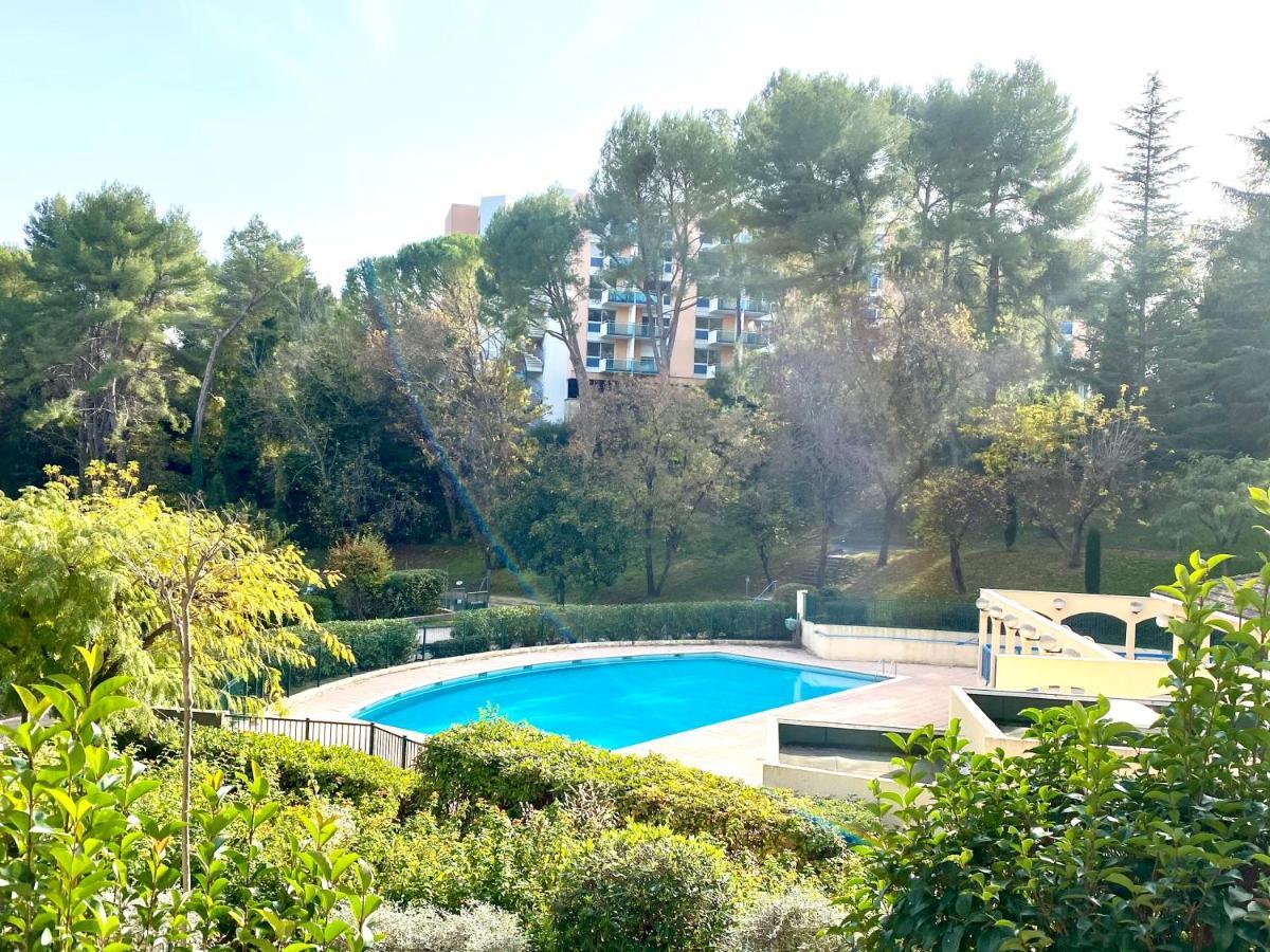 2p Garage Piscine Tennis Apartment *