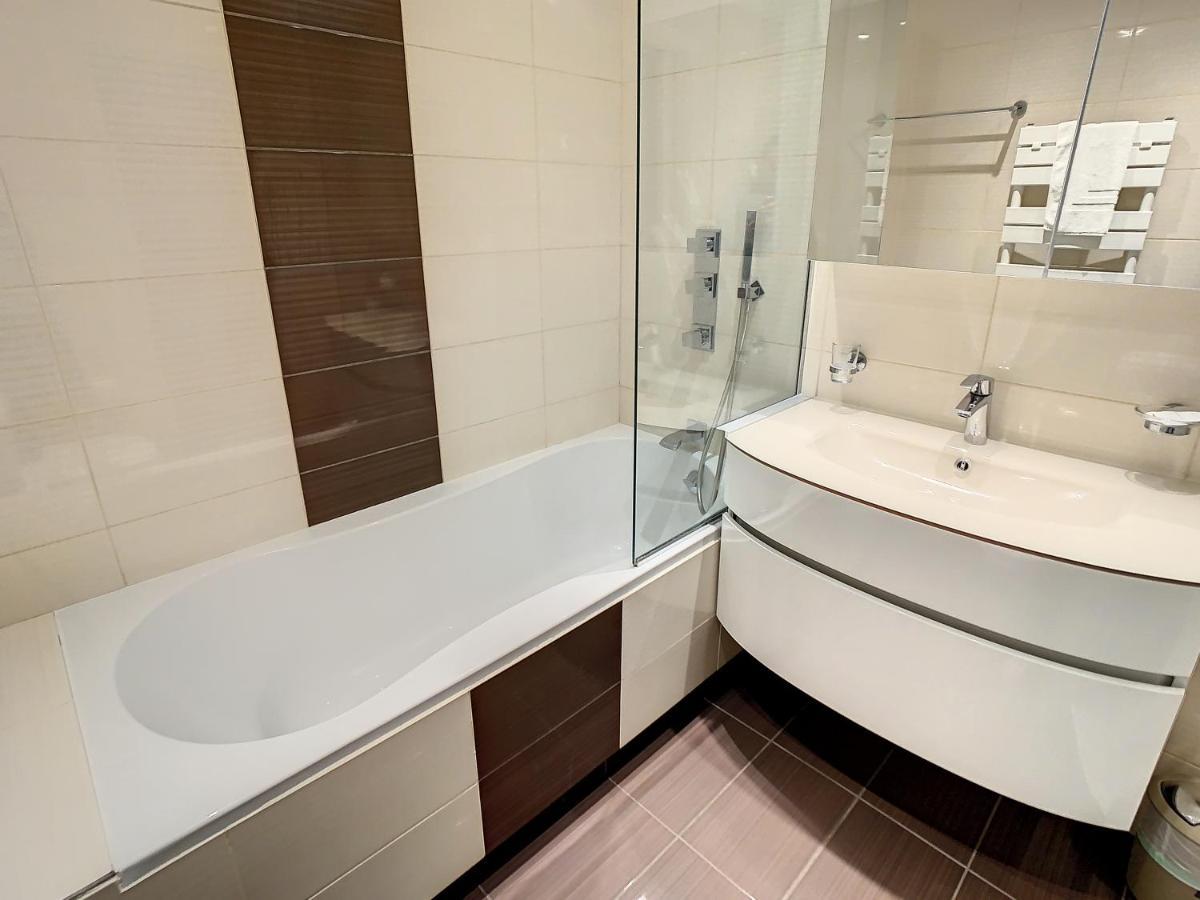 Luxueux Idealement Situes En Plein Centre Ville De Cannes