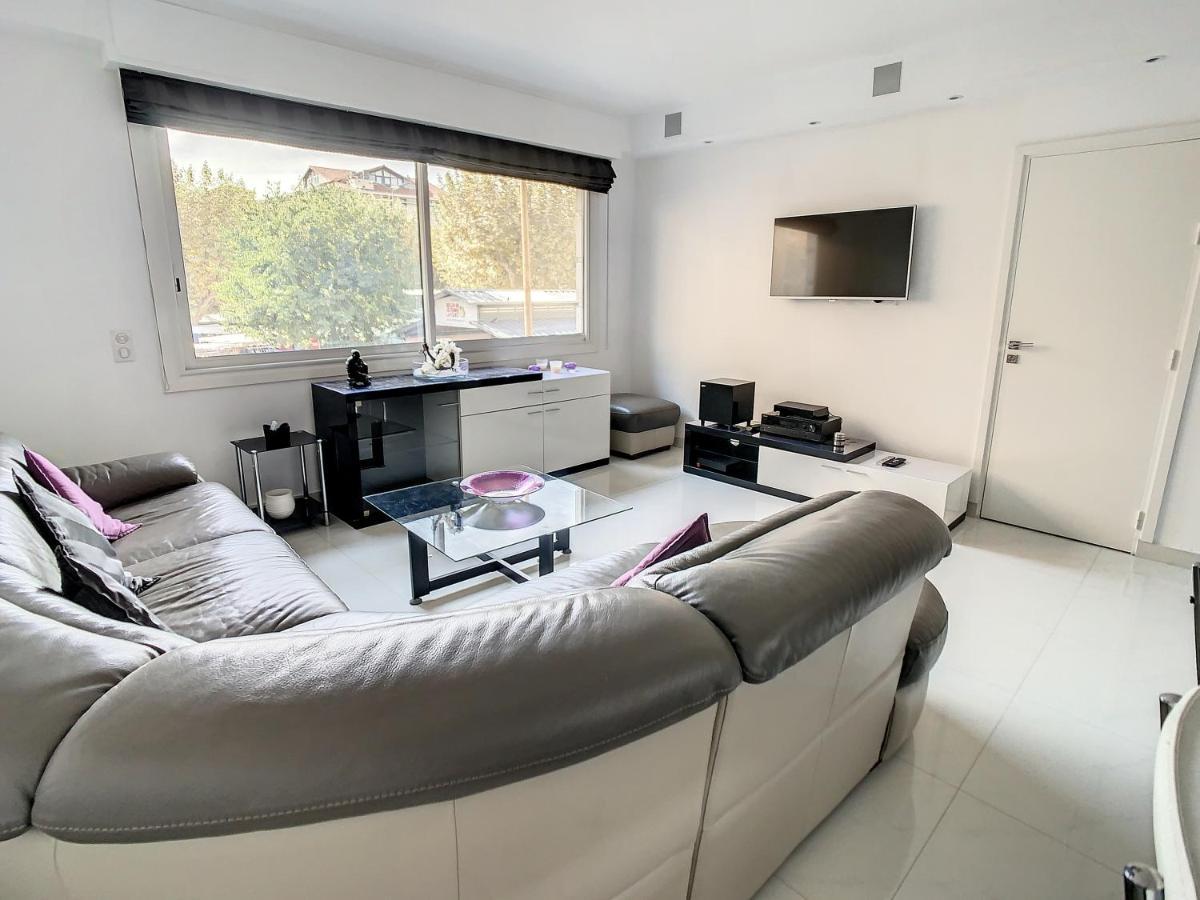 Luxueux Idealement Situes En Plein Centre Ville De * Cannes