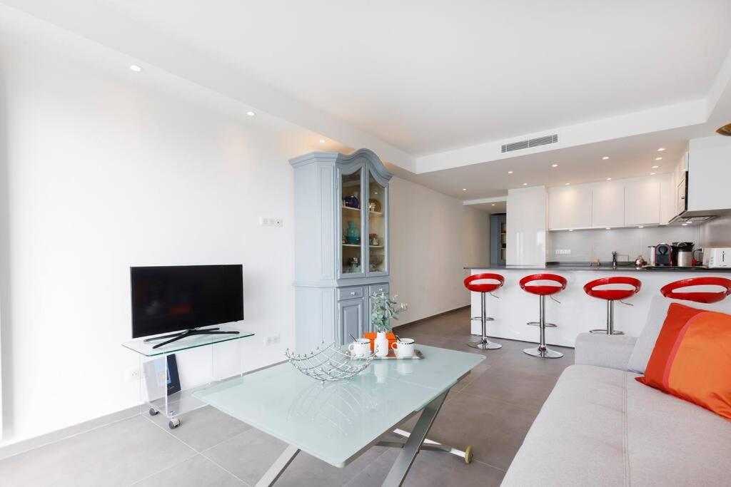 Apartment On La Croisette - 2 Beds 2 Baths Cannes