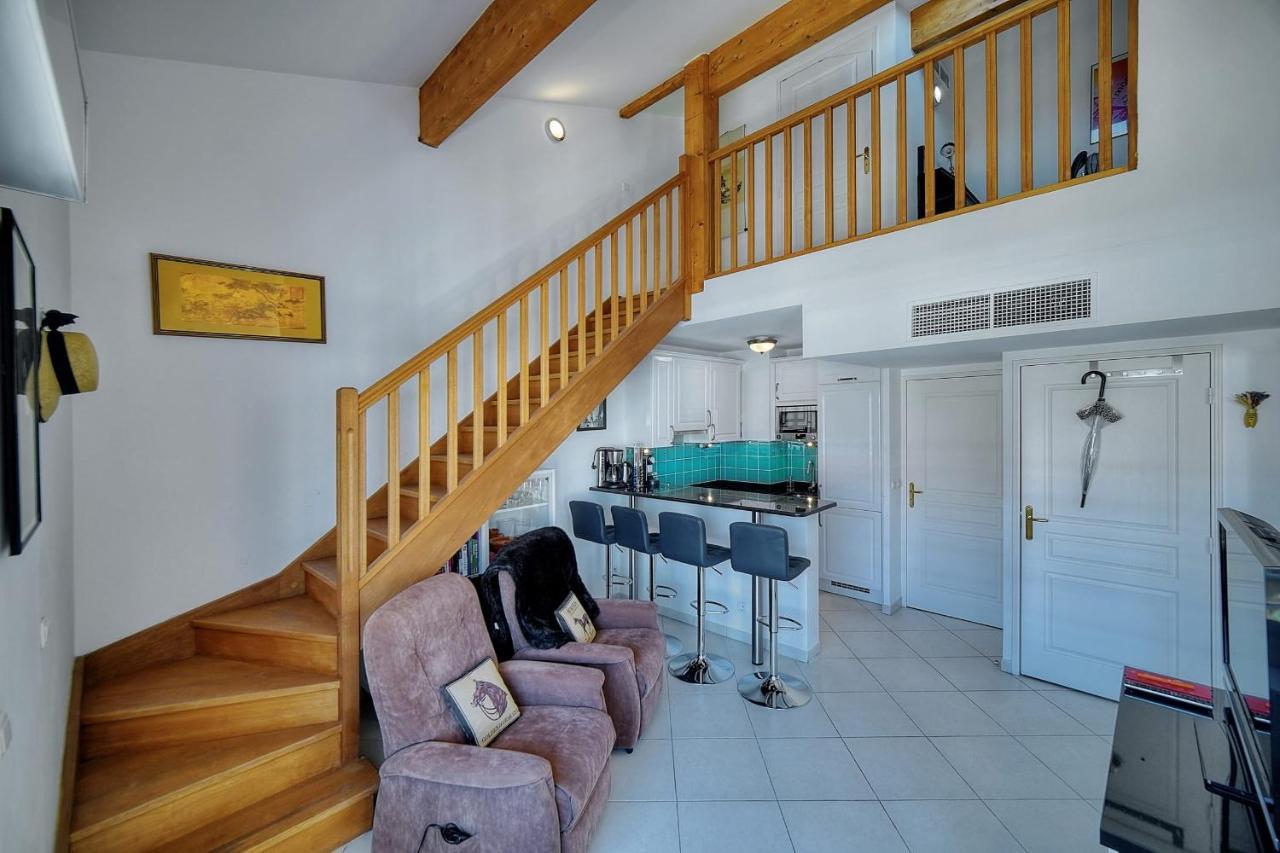 Ref 1766 - Center - For Rent Apartment *