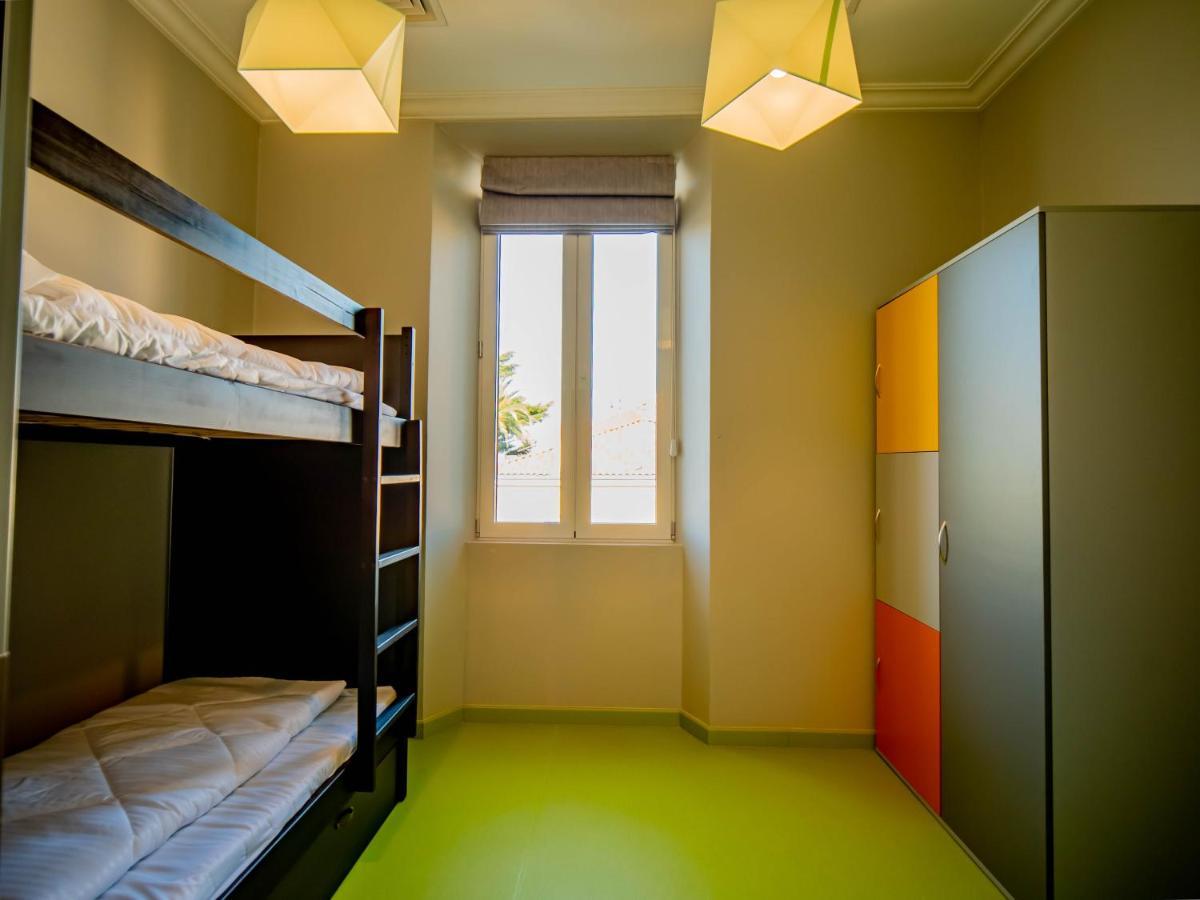 Hostel Banana's Camp Cannes
