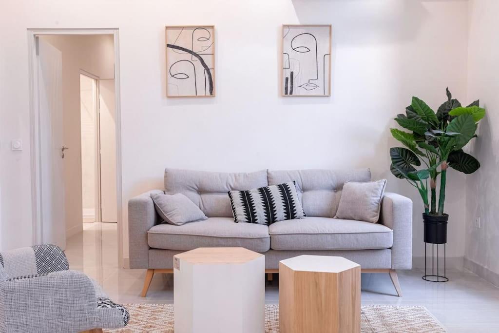 Luxury With Large Terrace On Famous Rue D'antibes! - Pasteur By Halldis Apartment Cannes
