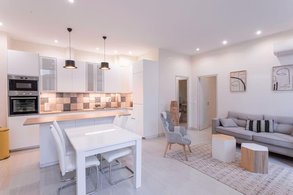 Luxury With Large Terrace On Famous Rue D'antibes! - Pasteur By Halldis Apartment Cannes