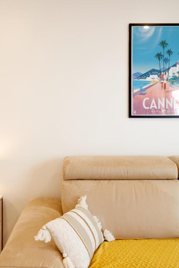 Elegant One Of Golden Square Apartment