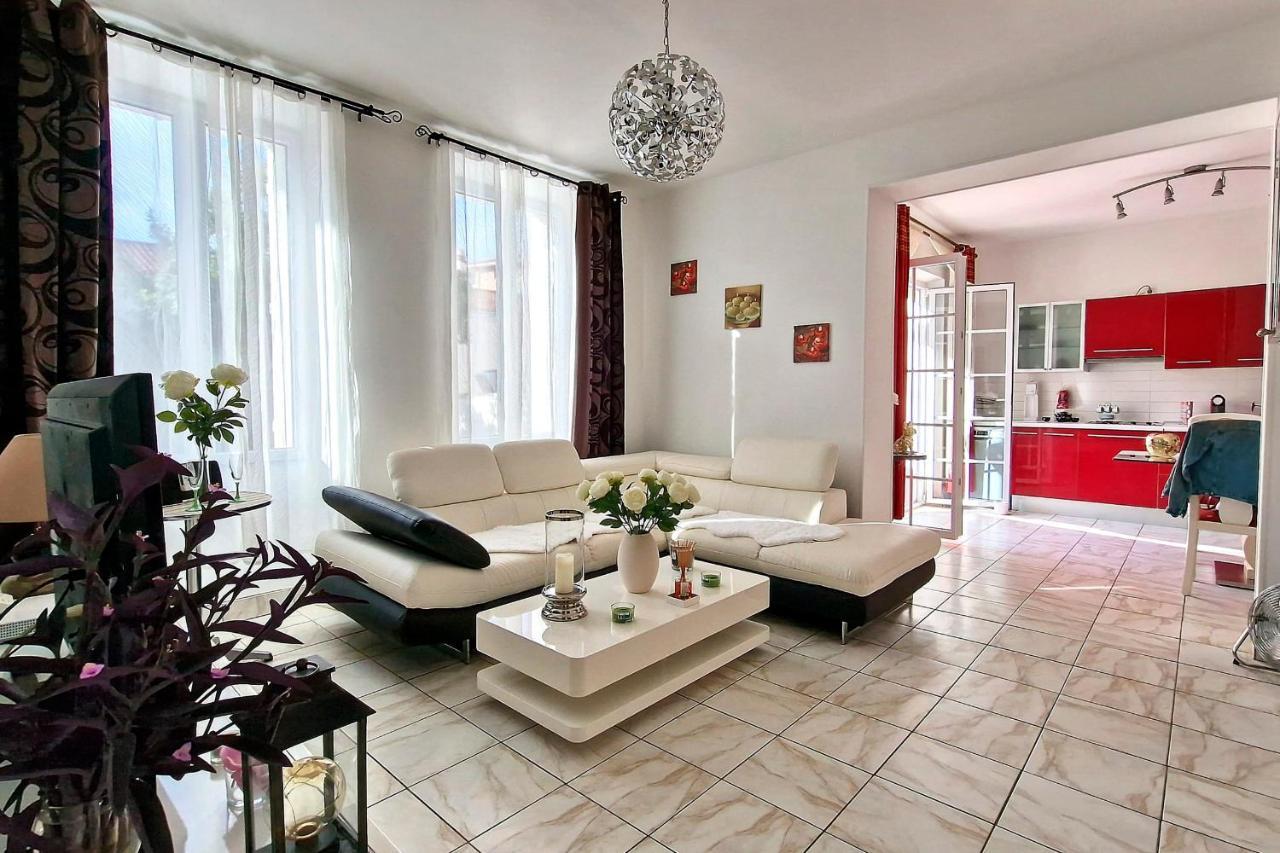 Apartment Henri Camille Real Estate - St Marie 2 - 3 Bedrooms - Center Cannes
