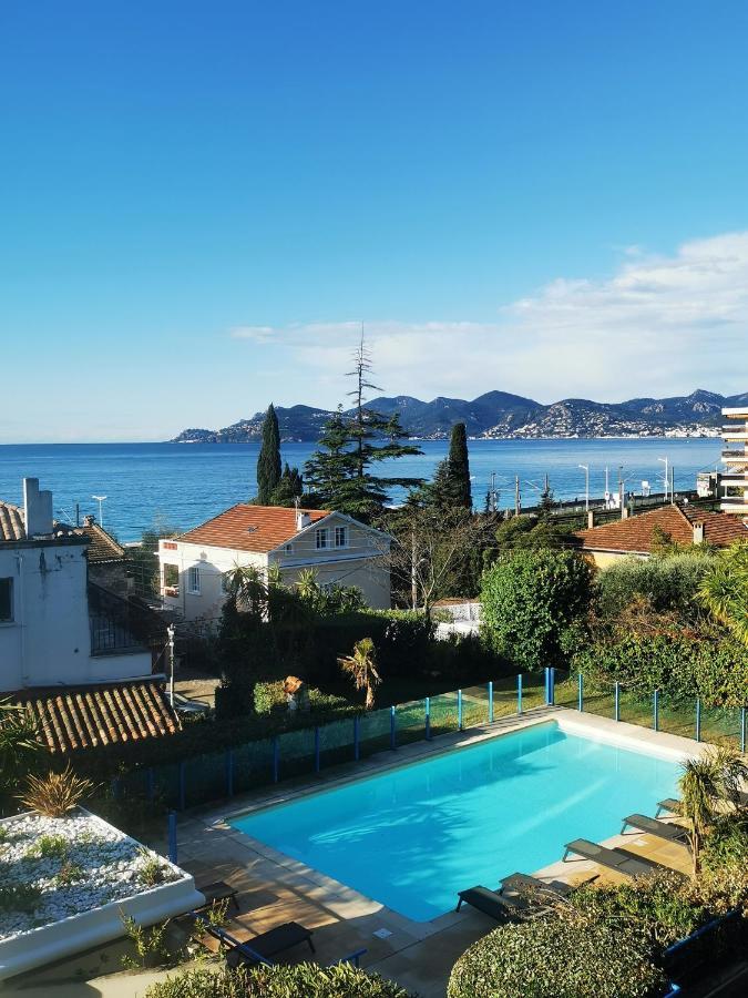 Modern One Bedroomed Just Off The Seafront With A Terrace And Pool Access 1753 Apartment Cannes