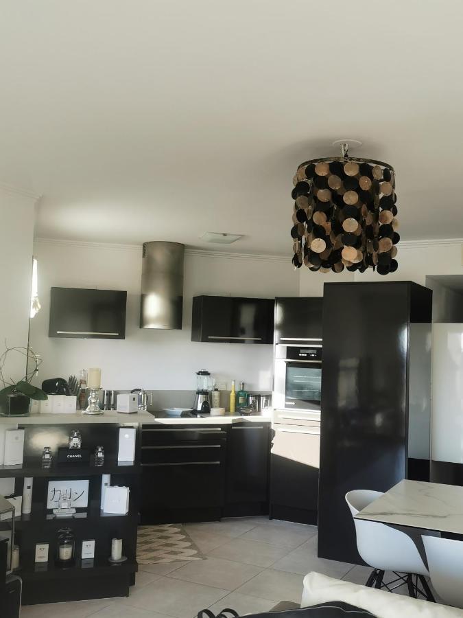 Apartment Modern One Bedroomed Just Off The Seafront With A Terrace And Pool Access 1753 *