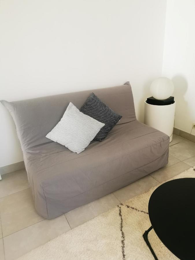 Modern One Bedroomed Just Off The Seafront With A Terrace And Pool Access 1753 Cannes