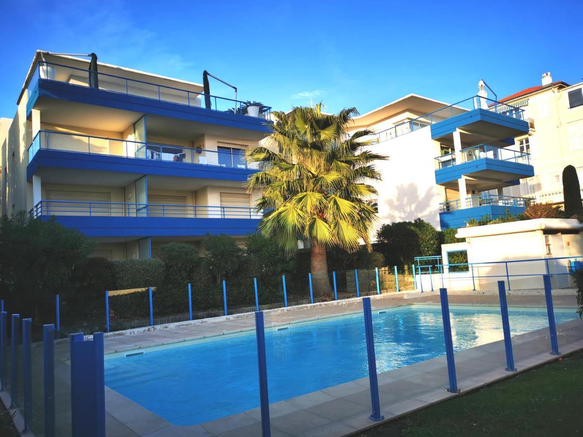 Modern One Bedroomed Just Off The Seafront With A Terrace And Pool Access 1753 Cannes