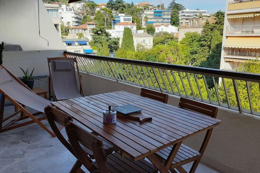 Proche Croisette Avec Parking Et Climatisation Apartamento
