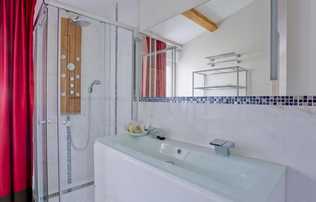 Le 7eme Art Aparthotel 4*